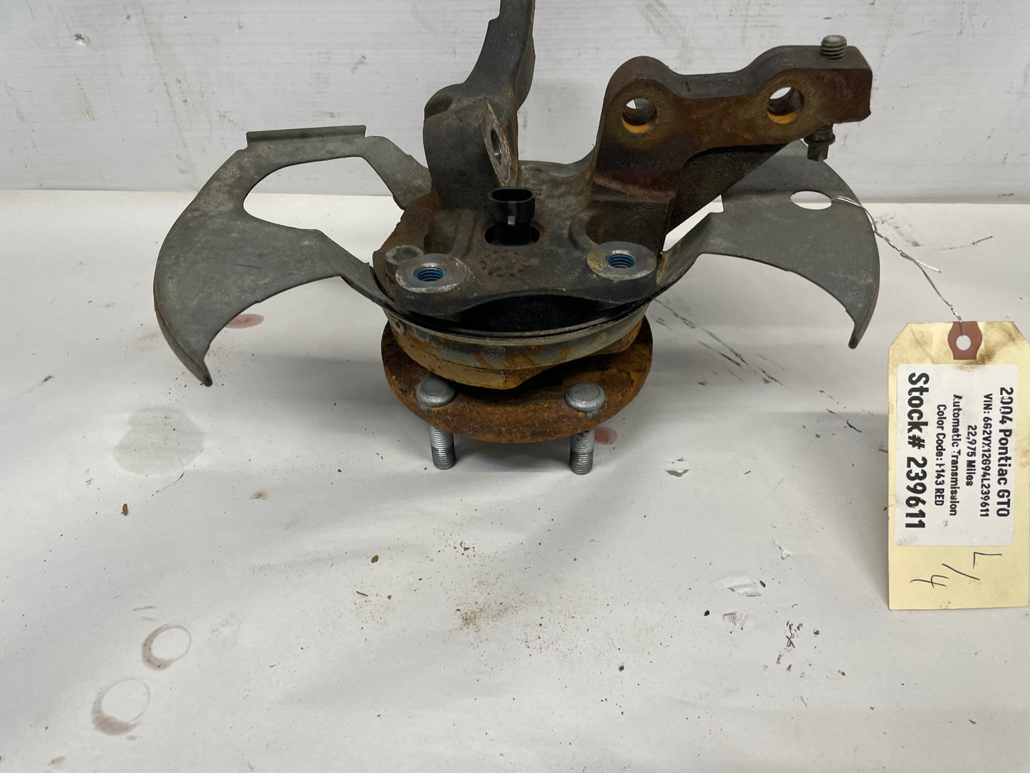 2004 Pontiac GTO LH Driver Front Spindle Knuckle Hub Assembly OEM - Day's Parts Yard