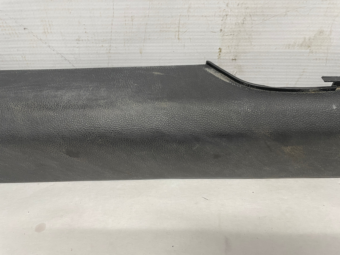 2013 Chevy Caprice PPV LH Driver Front Sill Carpet Retainer Kick Panel Scuff Plate Trim OEM - Day's Parts Yard
