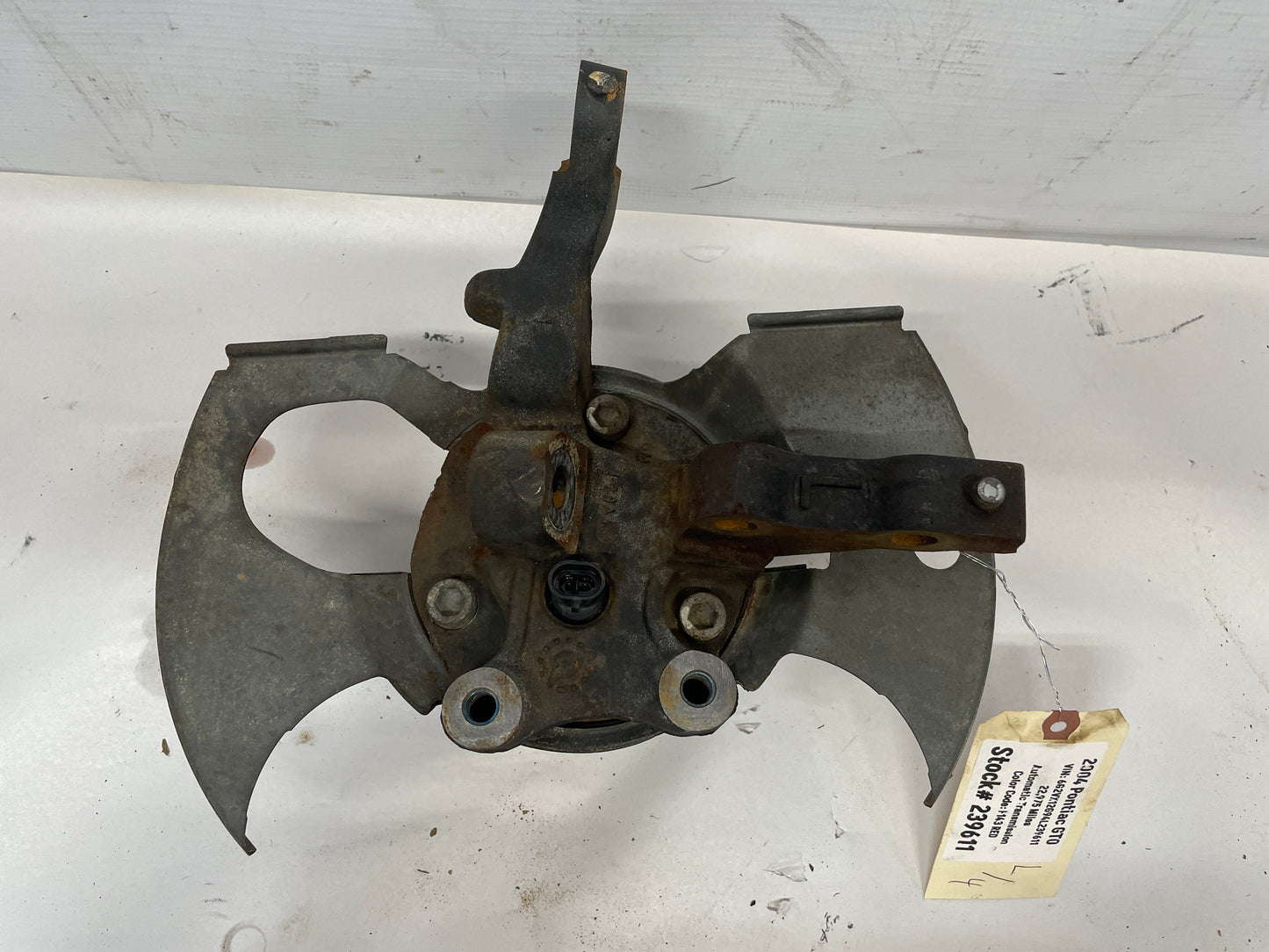2004 Pontiac GTO LH Driver Front Spindle Knuckle Hub Assembly OEM - Day's Parts Yard