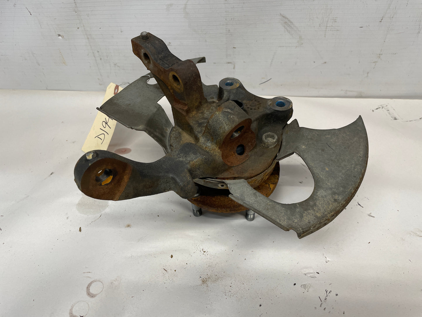 2004 Pontiac GTO LH Driver Front Spindle Knuckle Hub Assembly OEM - Day's Parts Yard