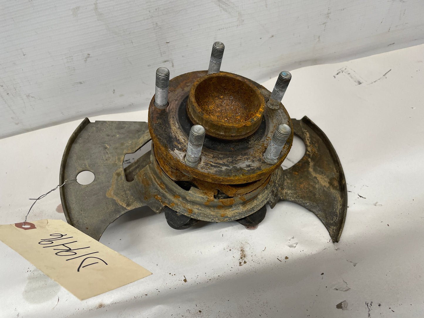 2004 Pontiac GTO LH Driver Front Spindle Knuckle Hub Assembly OEM - Day's Parts Yard