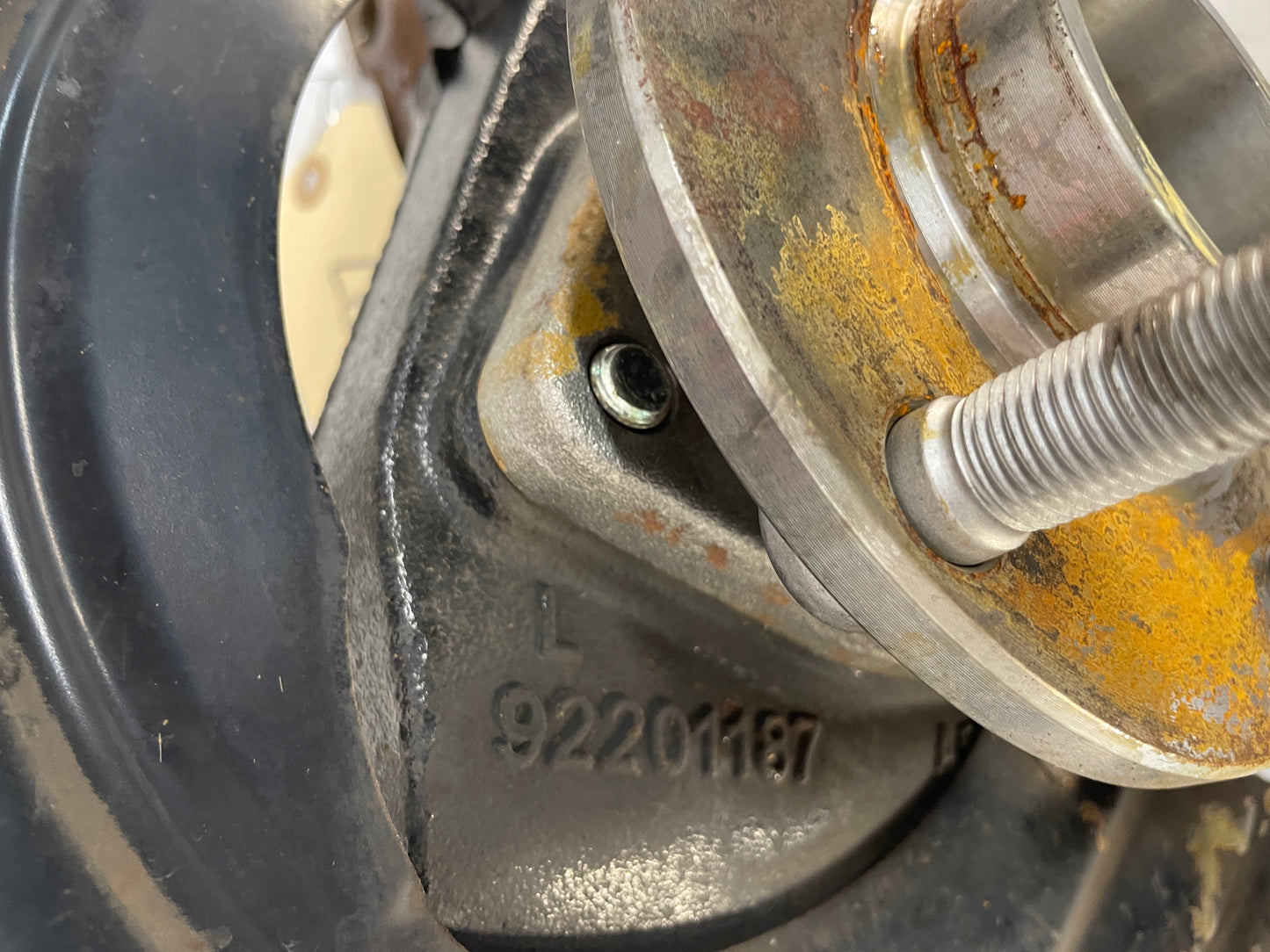 2009 Pontiac G8 LH Driver Front Suspension Spindle Knuckle Hub Assembly OEM - Day's Parts Yard
