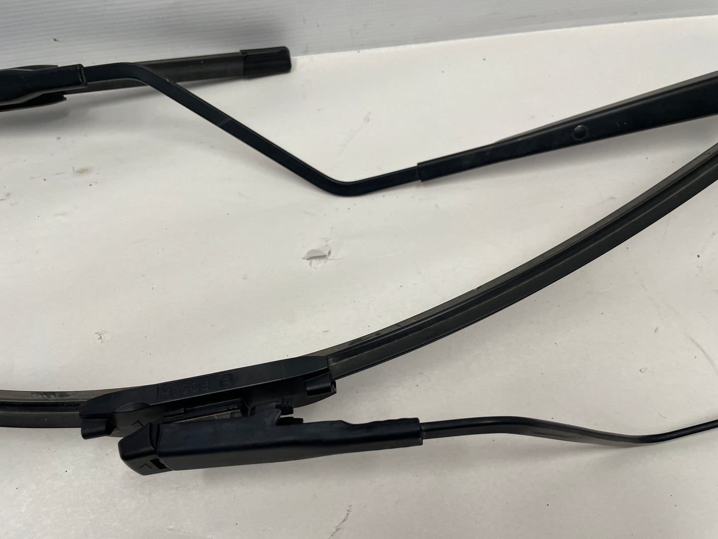 2014 Chevy SS Sedan RH & LH Windshield Wiper Arms Set OEM - Day's Parts Yard