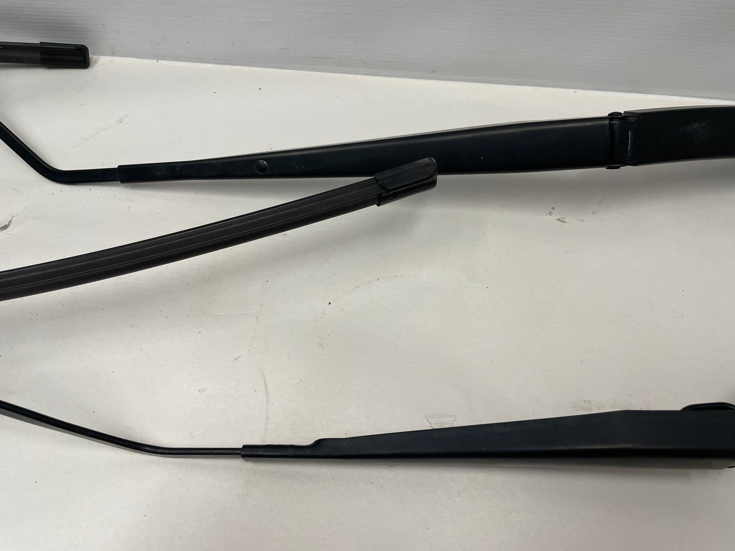 2014 Chevy SS Sedan RH & LH Windshield Wiper Arms Set OEM - Day's Parts Yard
