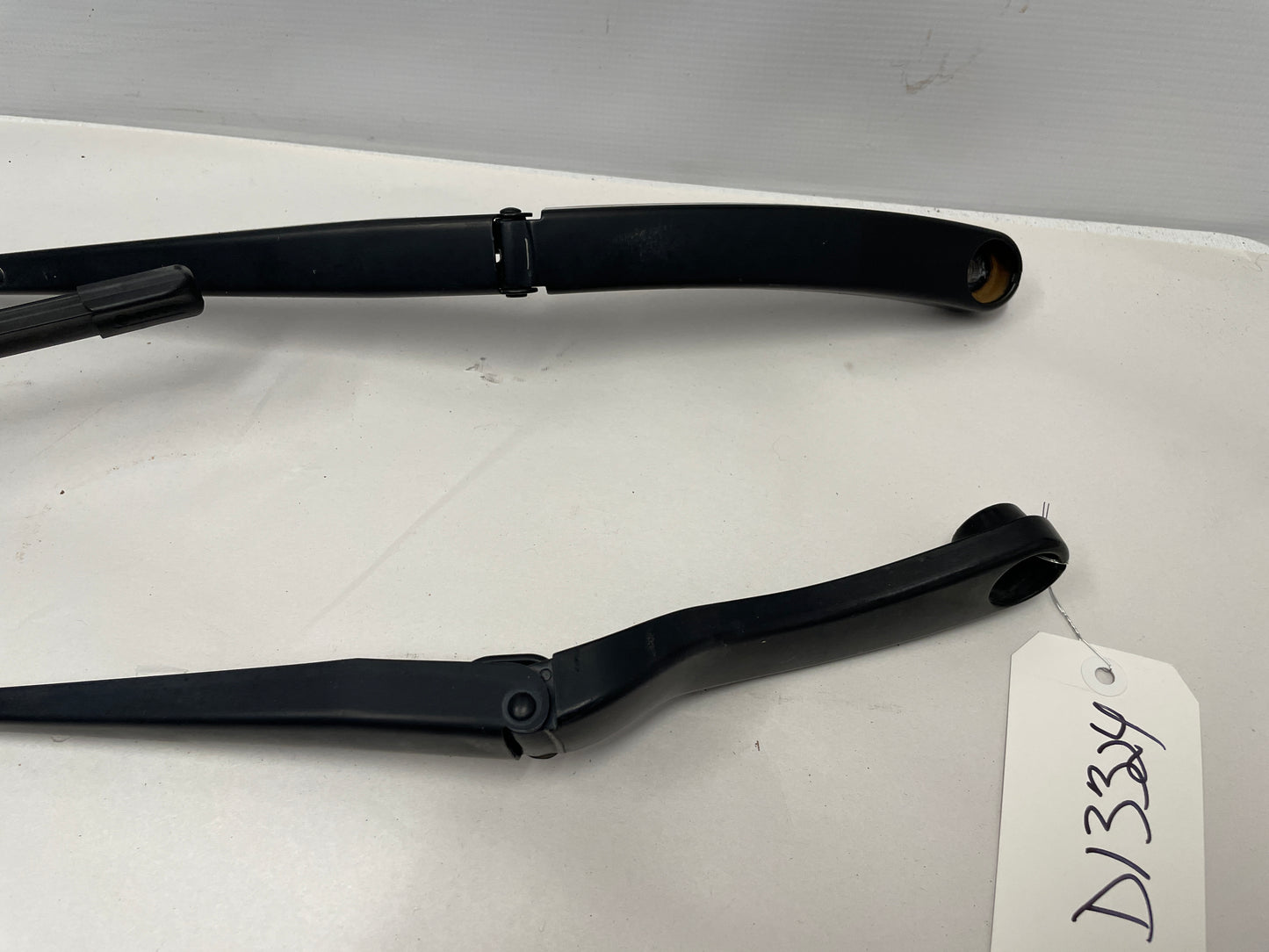 2014 Chevy SS Sedan RH & LH Windshield Wiper Arms Set OEM - Day's Parts Yard
