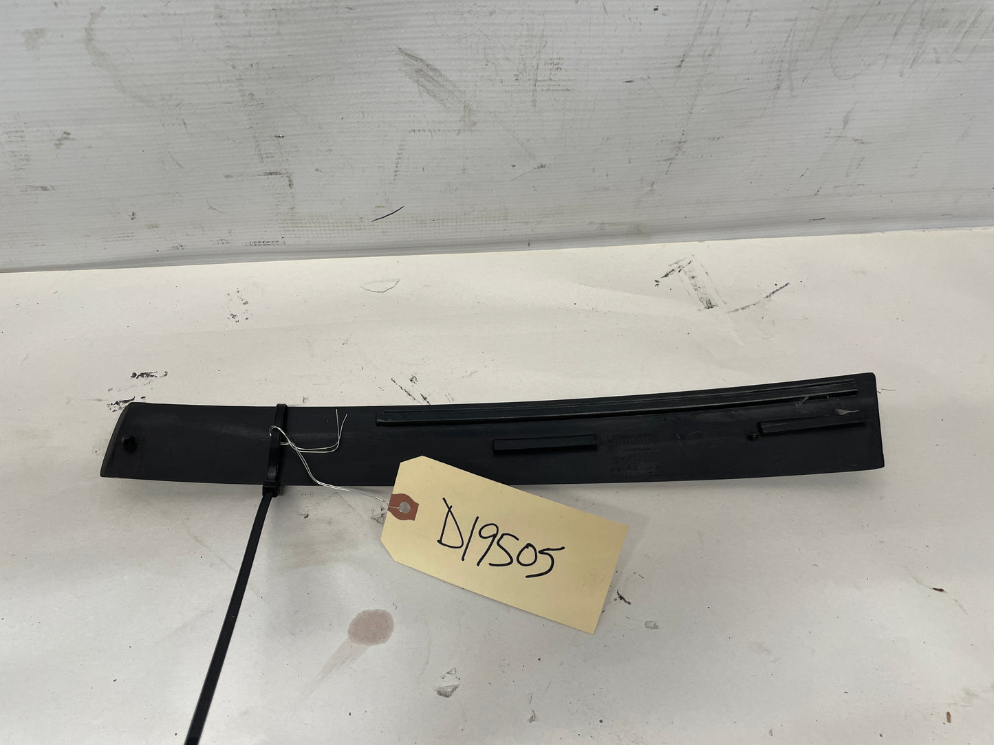 2004 Pontiac GTO LH Driver Exterior B Pillar Window Trim Cover OEM - Day's Parts Yard