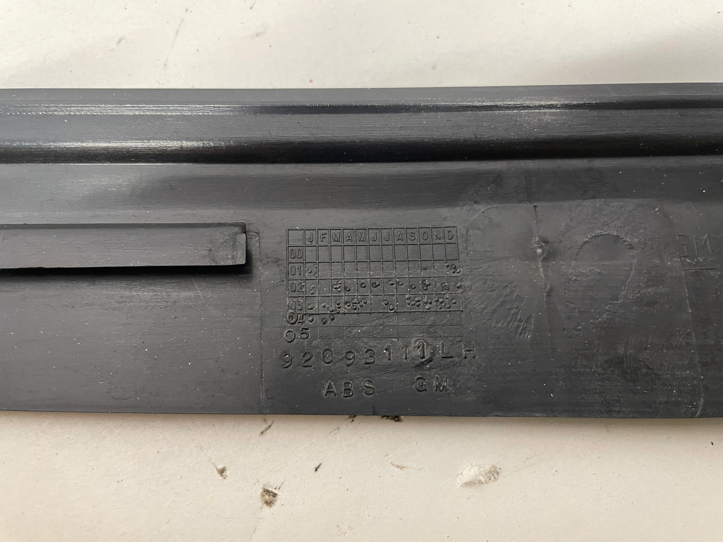 2004 Pontiac GTO LH Driver Exterior B Pillar Window Trim Cover OEM - Day's Parts Yard