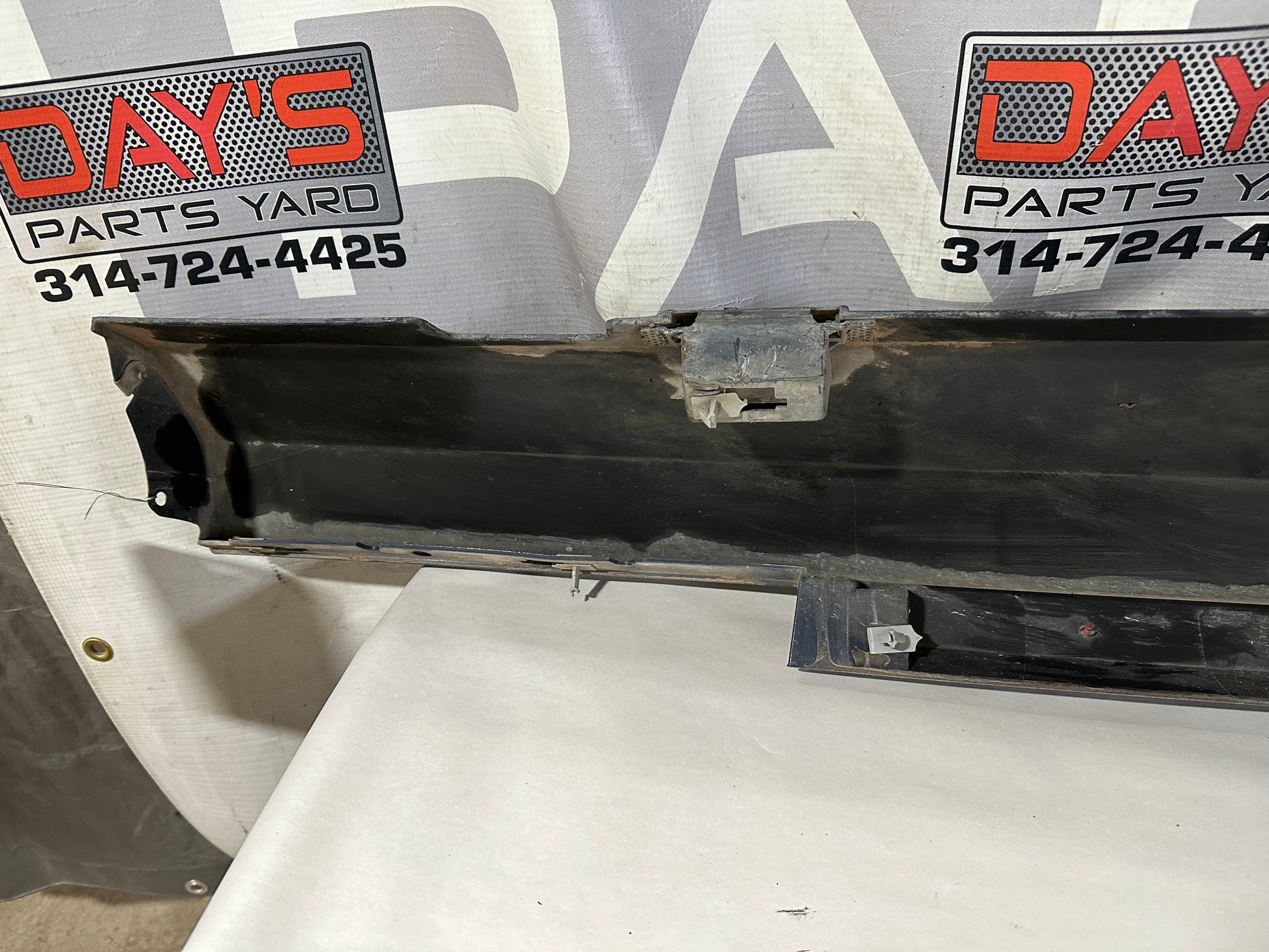 2012 Chevy Camaro SS LH Driver Rocker Molding Trim OEM - Day's Parts Yard