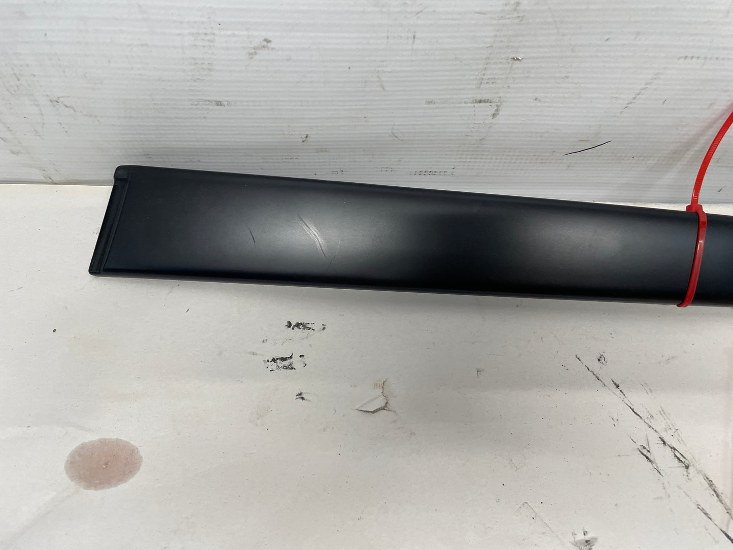 2004 Pontiac GTO RH Passenger Exterior B Pillar Window Trim Cover OEM - Day's Parts Yard
