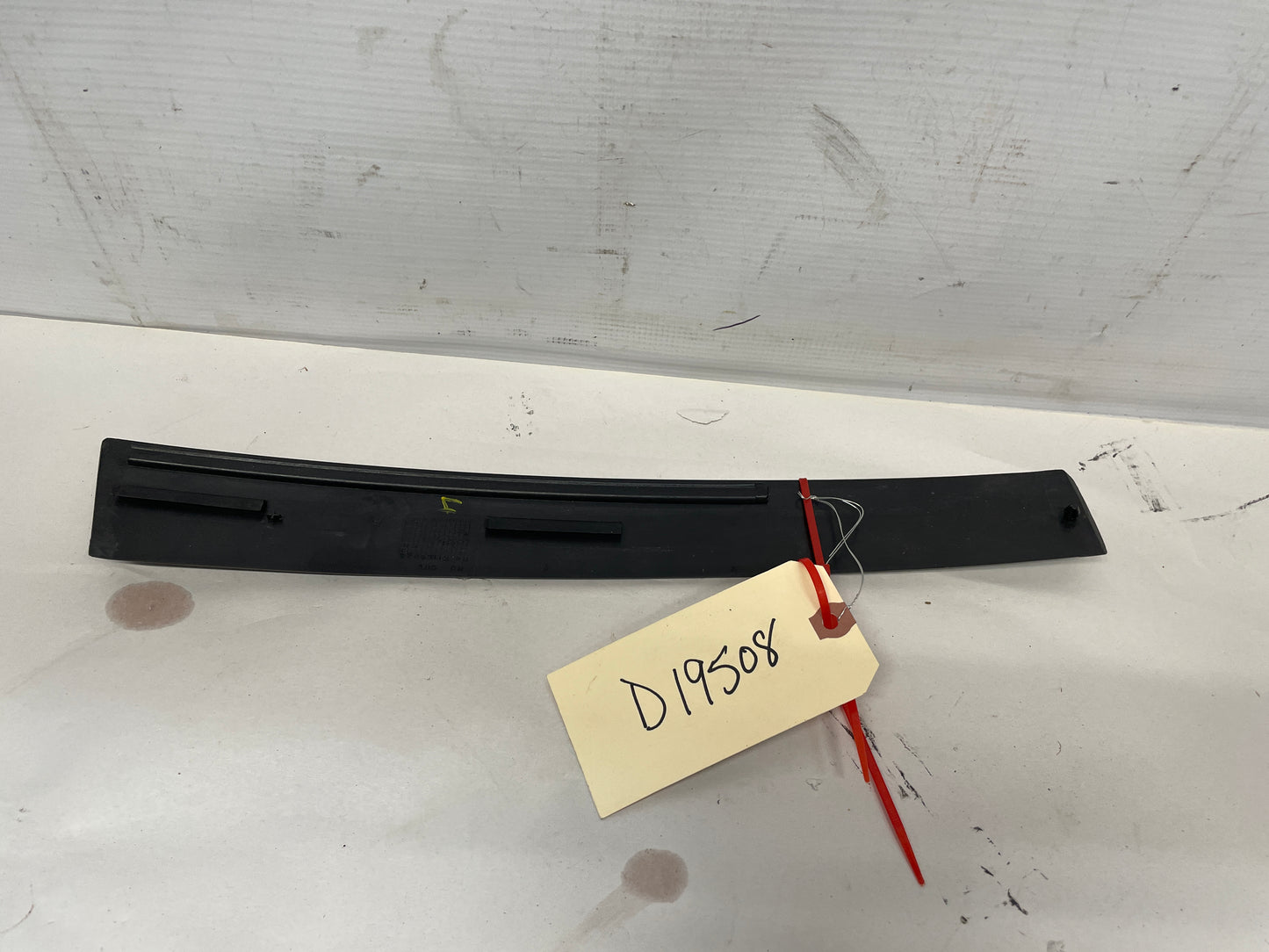 2004 Pontiac GTO RH Passenger Exterior B Pillar Window Trim Cover OEM - Day's Parts Yard