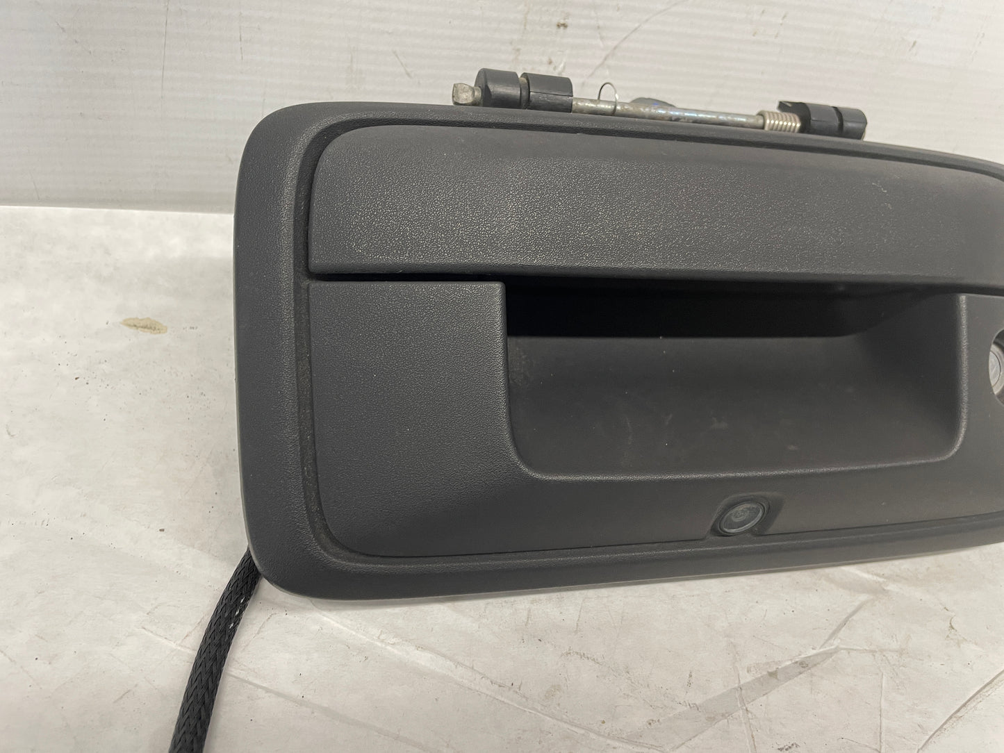 2015 Chevy Silverado K1500 Tailgate Handle w/ Back Up Camera OEM - Day's Parts Yard