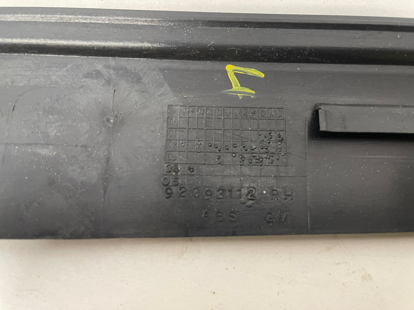 2004 Pontiac GTO RH Passenger Exterior B Pillar Window Trim Cover OEM - Day's Parts Yard