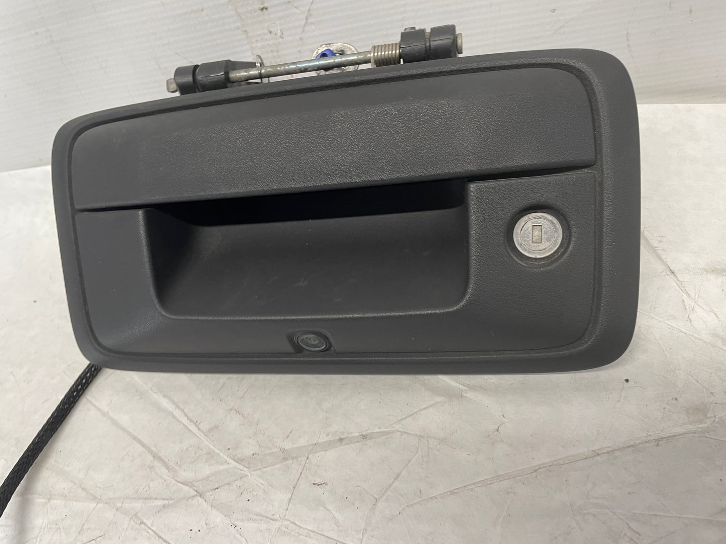 2015 Chevy Silverado K1500 Tailgate Handle w/ Back Up Camera OEM - Day's Parts Yard