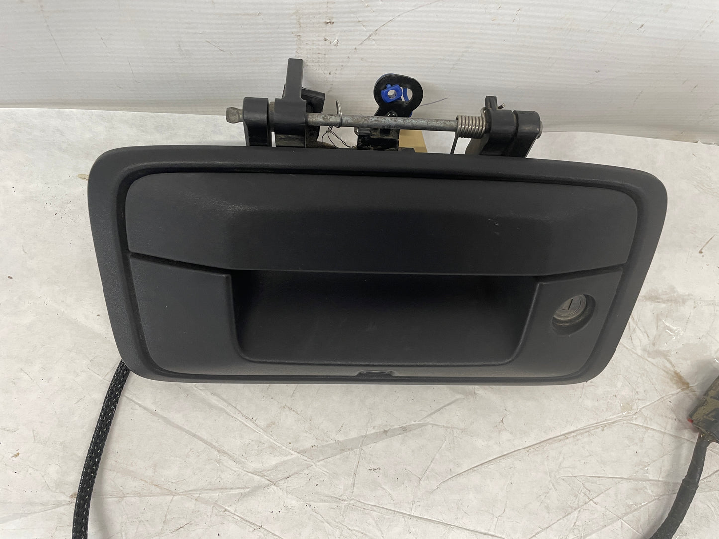 2015 Chevy Silverado K1500 Tailgate Handle w/ Back Up Camera OEM - Day's Parts Yard