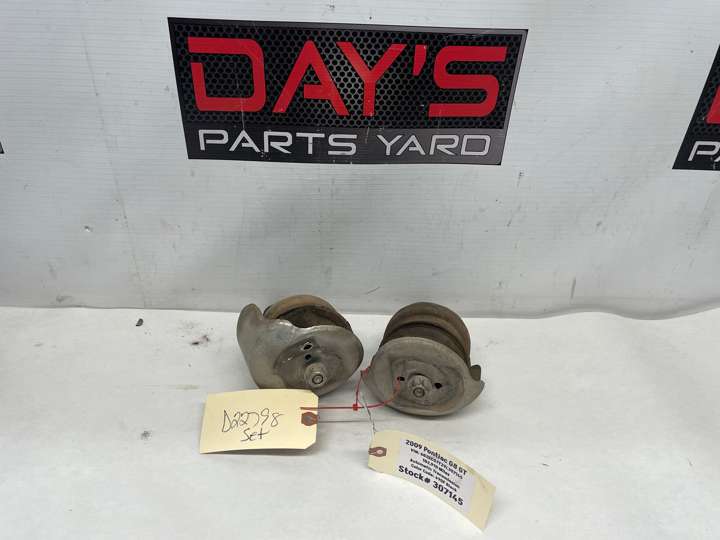 2009 Pontiac G8 GT RH & LH Engine Motor Mounts OEM - Day's Parts Yard
