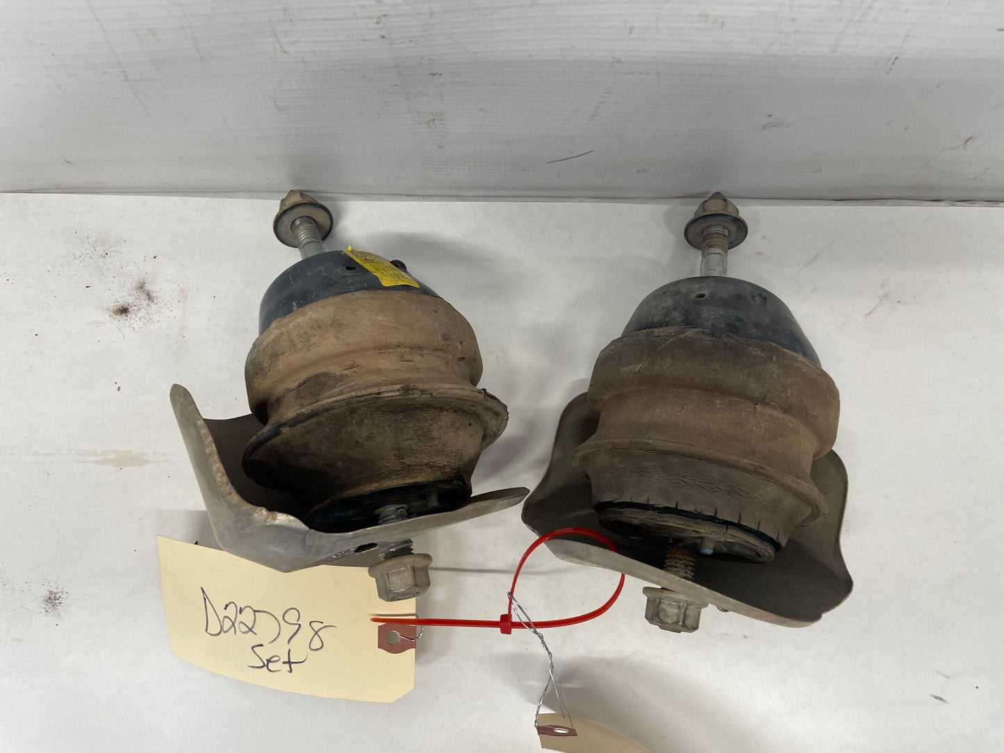 2009 Pontiac G8 GT RH & LH Engine Motor Mounts OEM - Day's Parts Yard