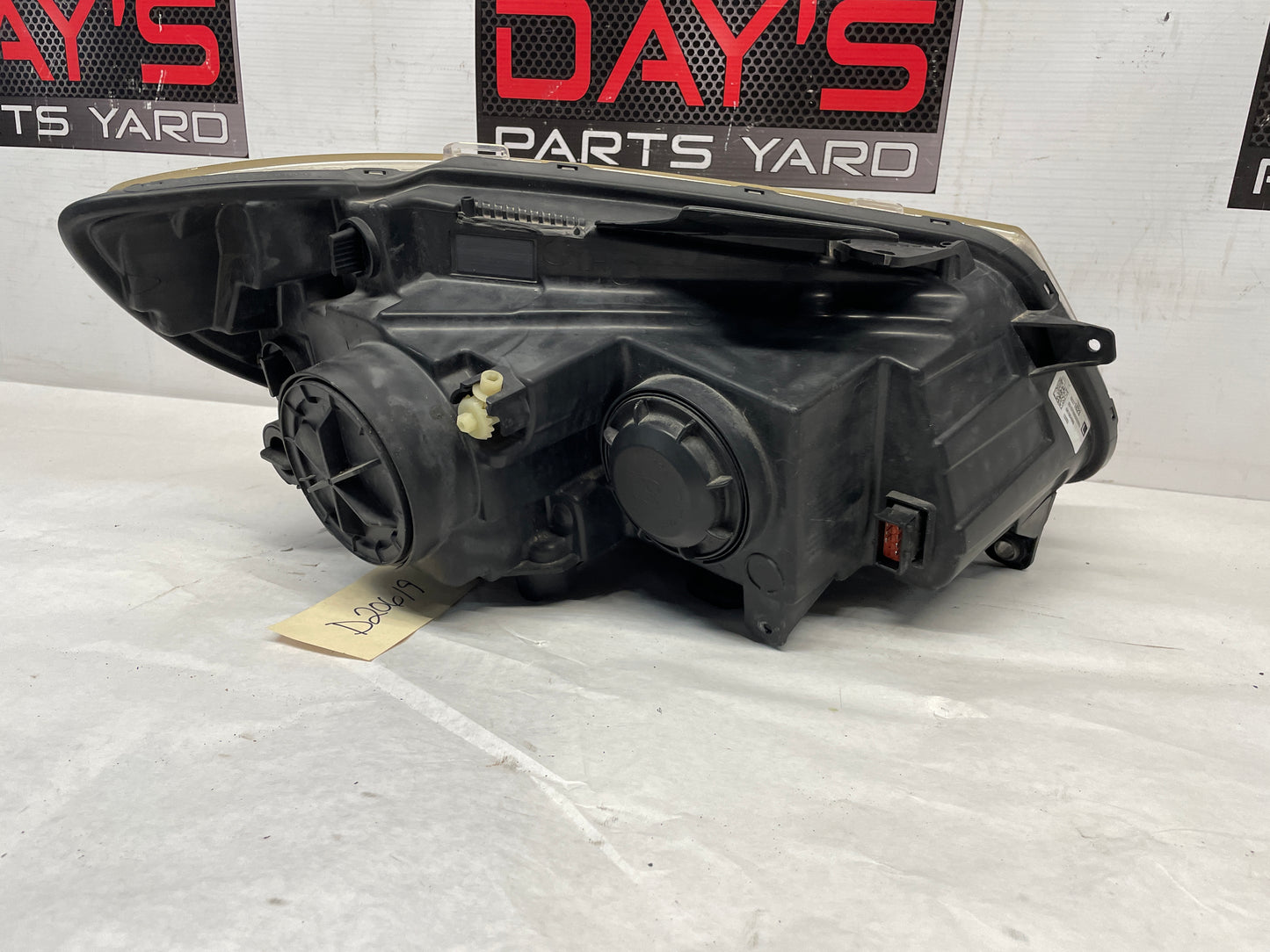 2014 Chevy SS Sedan LH Driver Headlight Head Light Lamp OEM - Day's Parts Yard