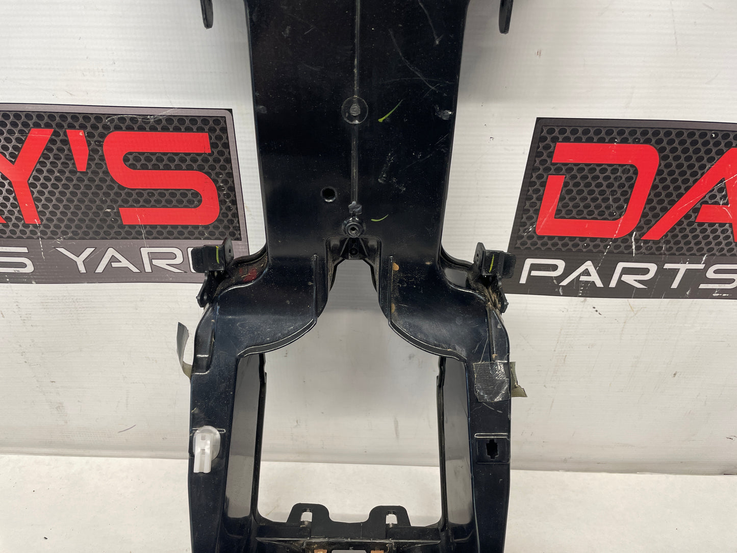 2009 Pontiac G8 GT Center Console HVAC Duct Tube Reinforcement Mount Brace OEM - Day's Parts Yard