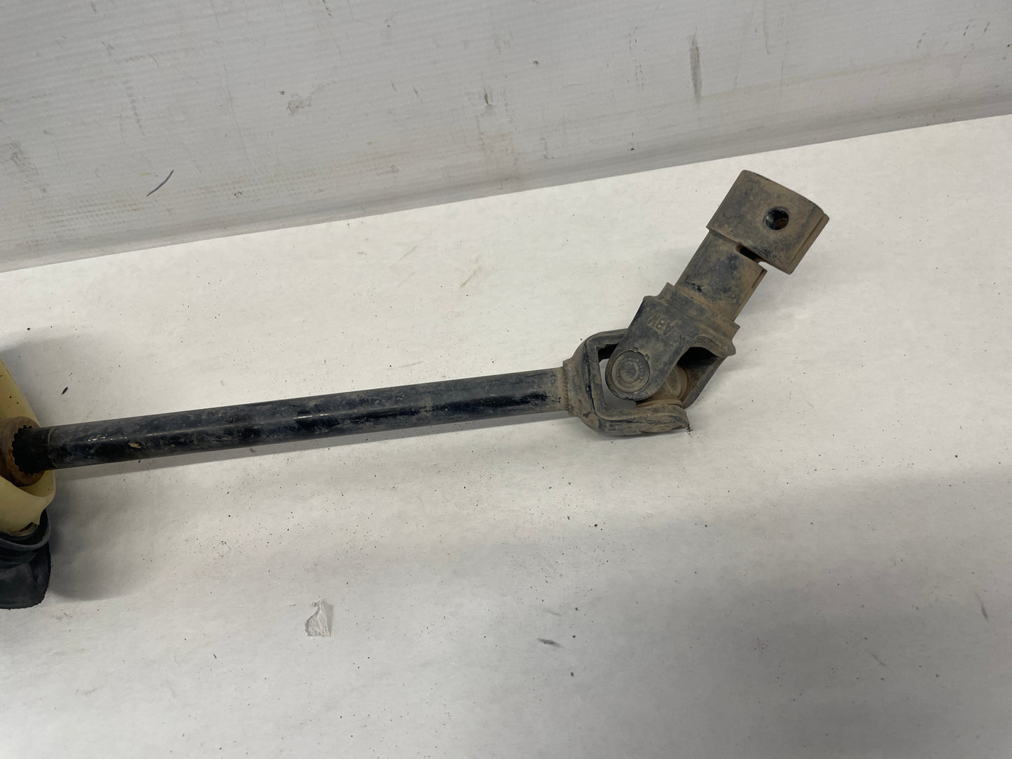2009 Pontiac G8 GT Steering Column Prop Intermediate Shaft OEM - Day's Parts Yard