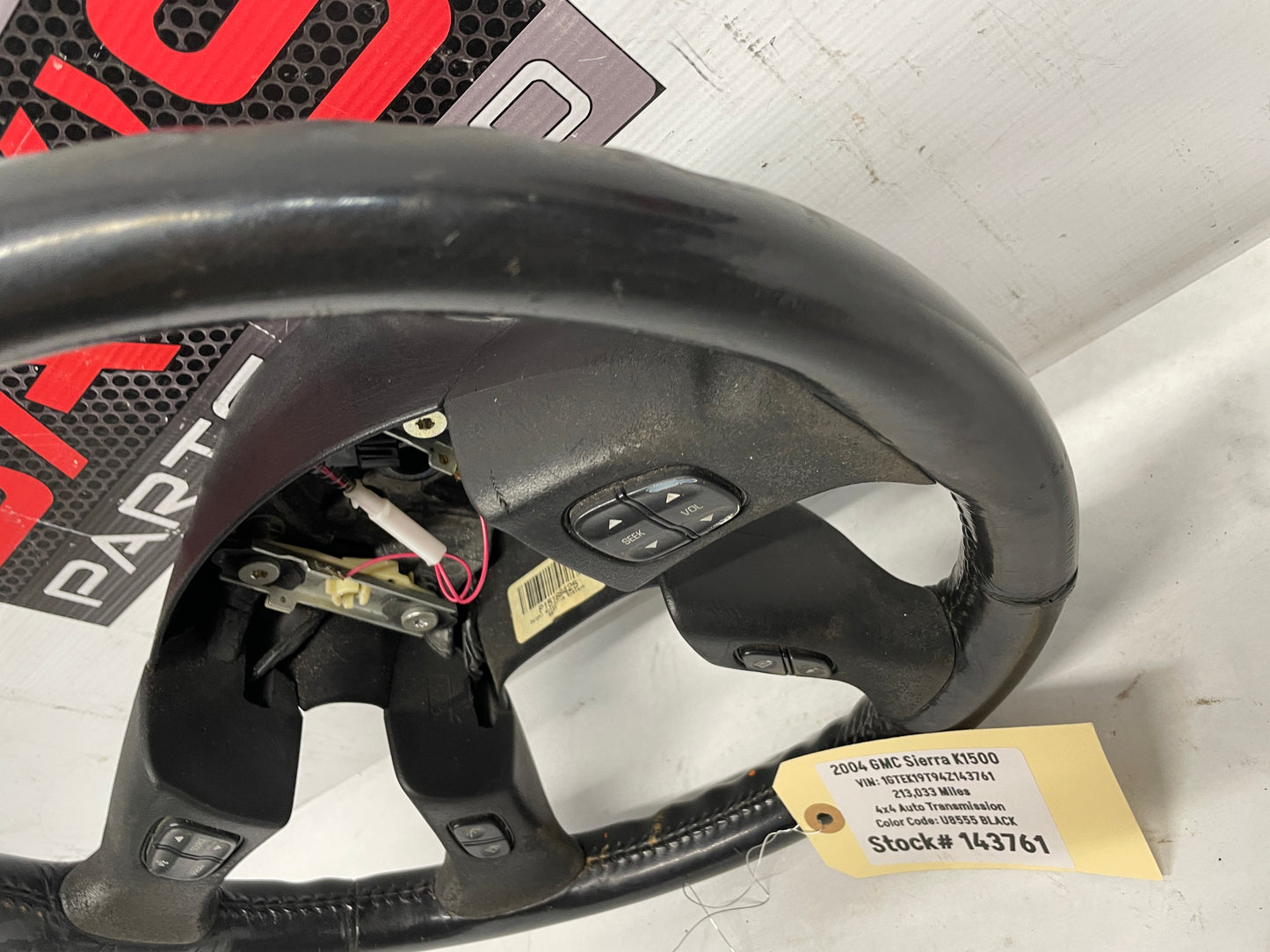 2004 GMC Sierra K1500 Steering Wheel w/ Buttons Controls OEM - Day's Parts Yard