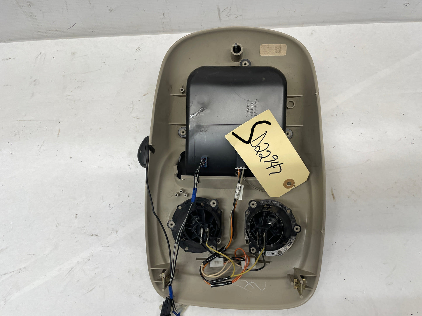 2004 GMC Sierra K1500 Overhead Roof Console Dome Map Light OEM - Day's Parts Yard