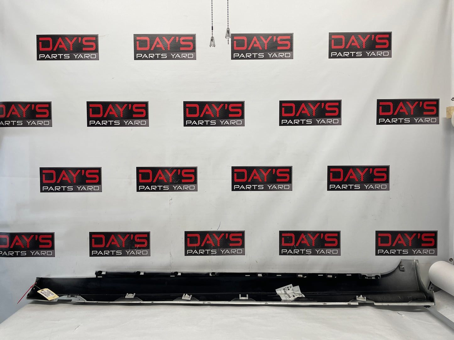 2014 Chevy SS Sedan RH Passenger Rocker Molding Side Skirt Panel Trim OEM - Day's Parts Yard