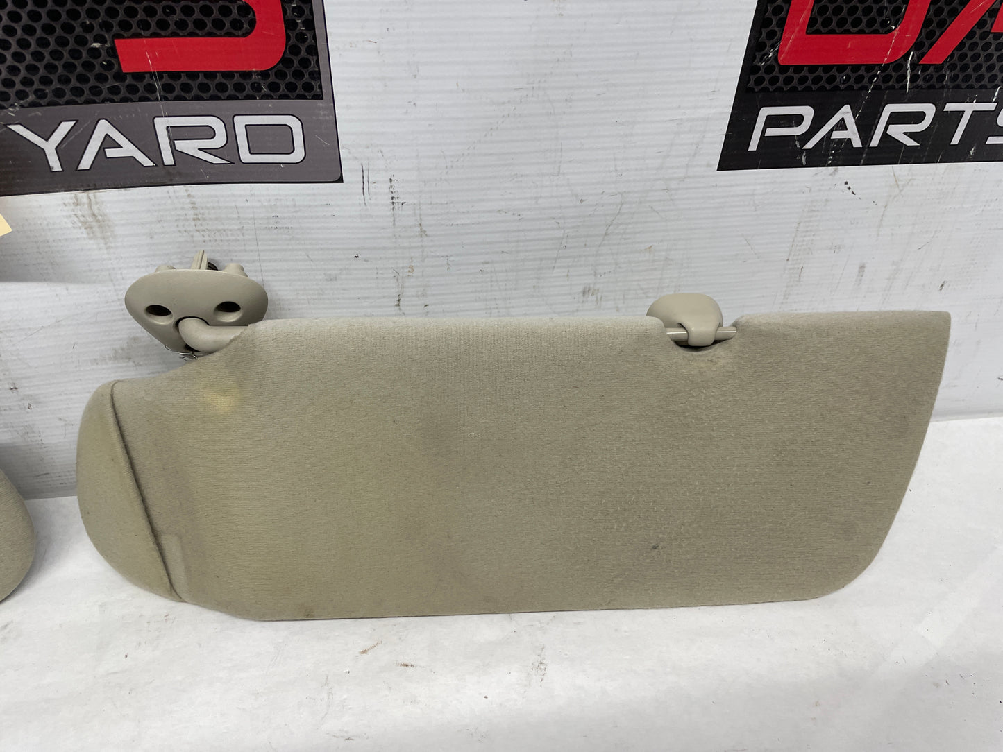 2004 GMC Sierra K1500 RH & LH Sunvisor Sun Visor Shade w/ Clips OEM - Day's Parts Yard