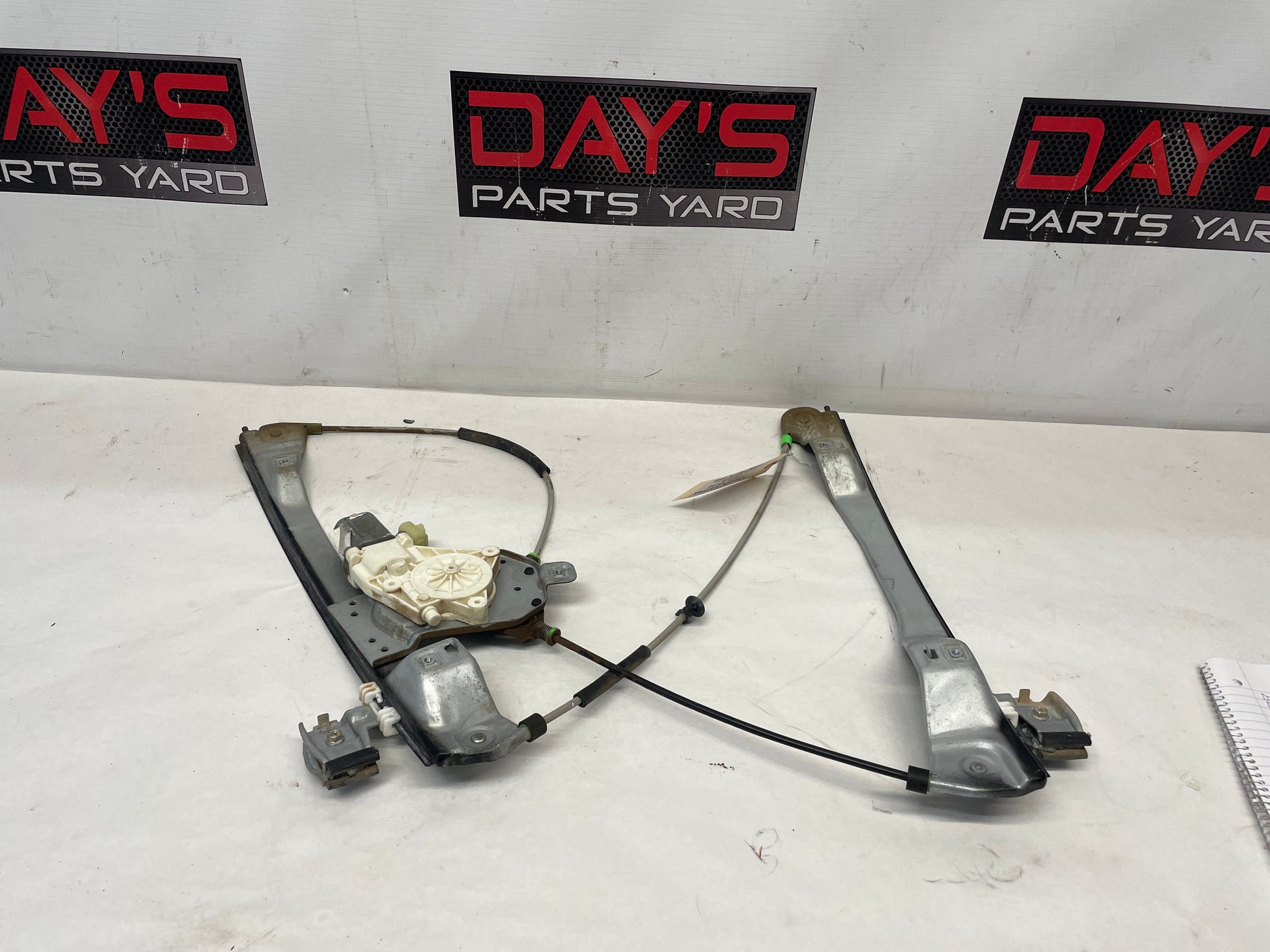 2009 Pontiac G8 GT LH Driver Front Door Window Regulator Motor OEM - Day's Parts Yard
