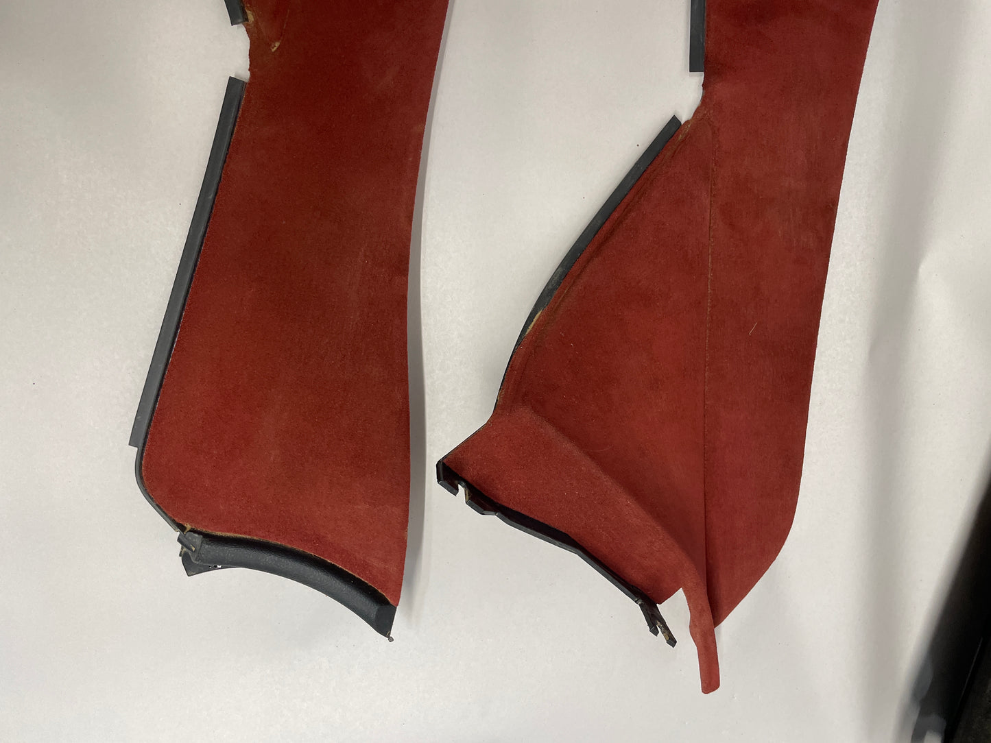 2004 Pontiac GTO Red Interior Trim Glove Box Knee Bolster Console Suedes OEM - Day's Parts Yard