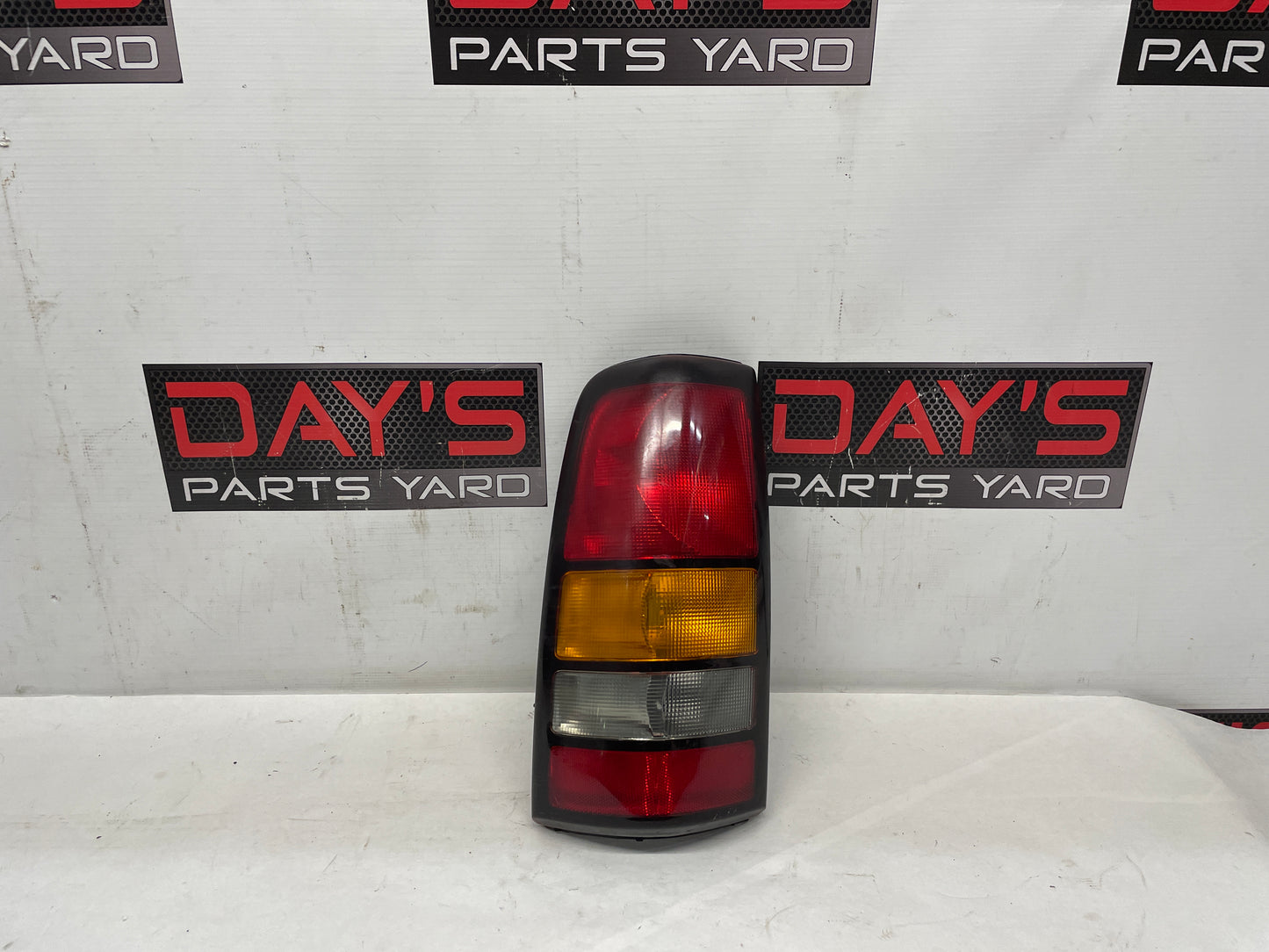 2004 GMC Sierra K1500 LH Driver Tail Light Taillight Lamp OEM - Day's Parts Yard