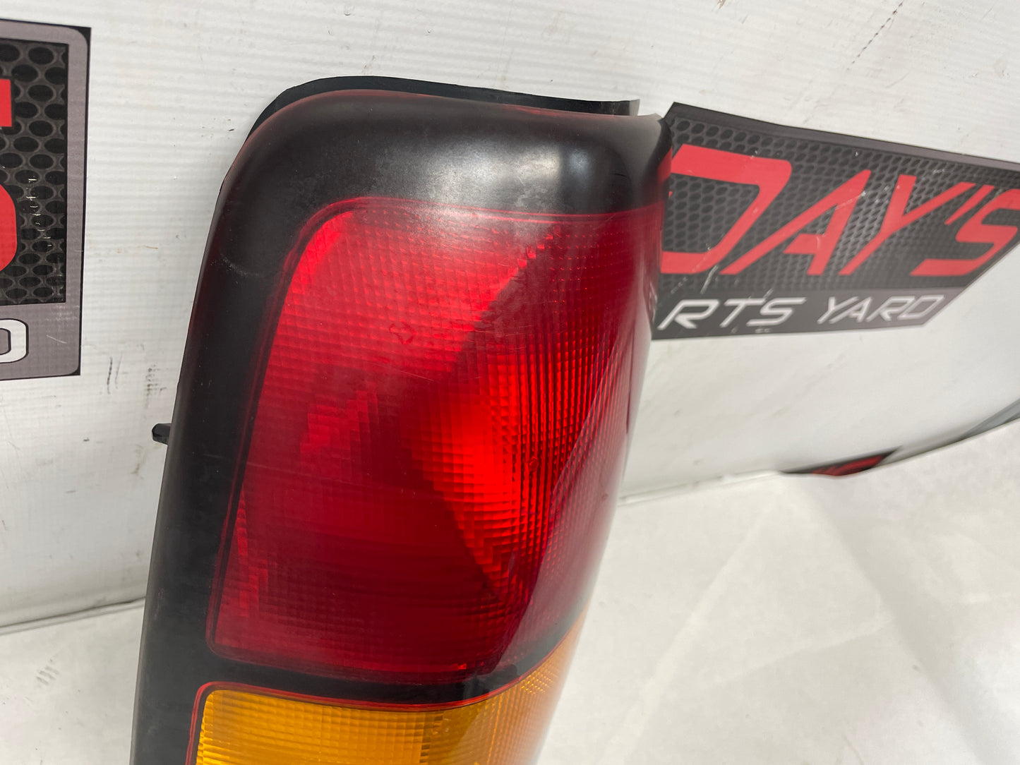2004 GMC Sierra K1500 LH Driver Tail Light Taillight Lamp OEM - Day's Parts Yard