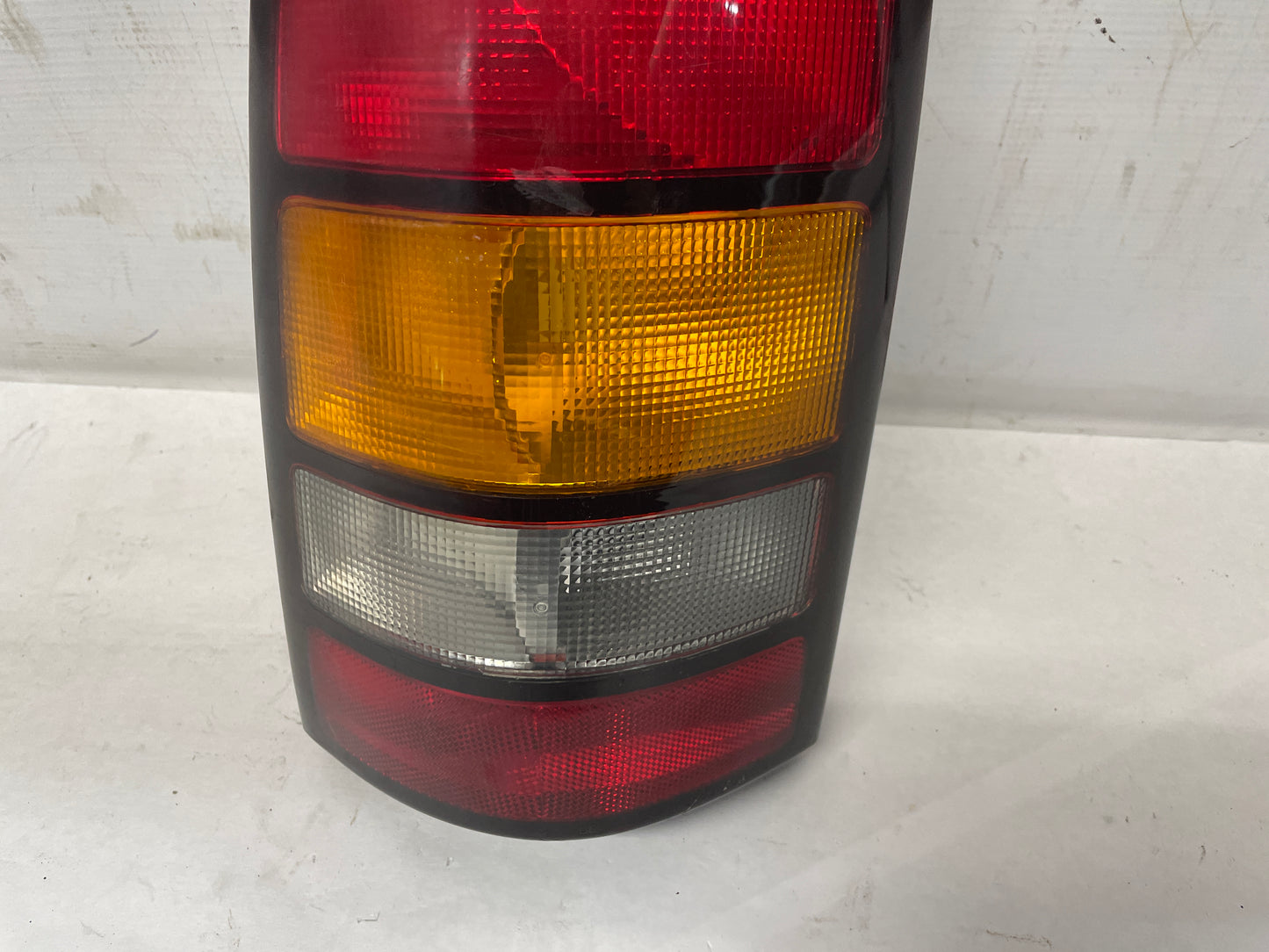 2004 GMC Sierra K1500 LH Driver Tail Light Taillight Lamp OEM - Day's Parts Yard