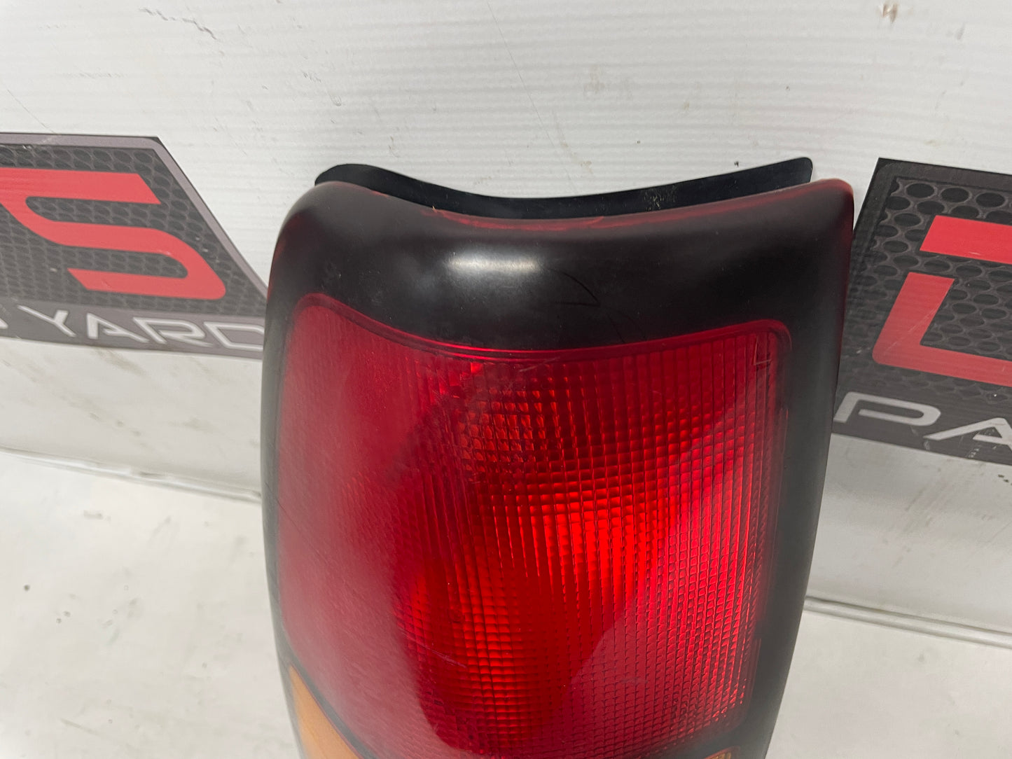 2004 GMC Sierra K1500 LH Driver Tail Light Taillight Lamp OEM - Day's Parts Yard