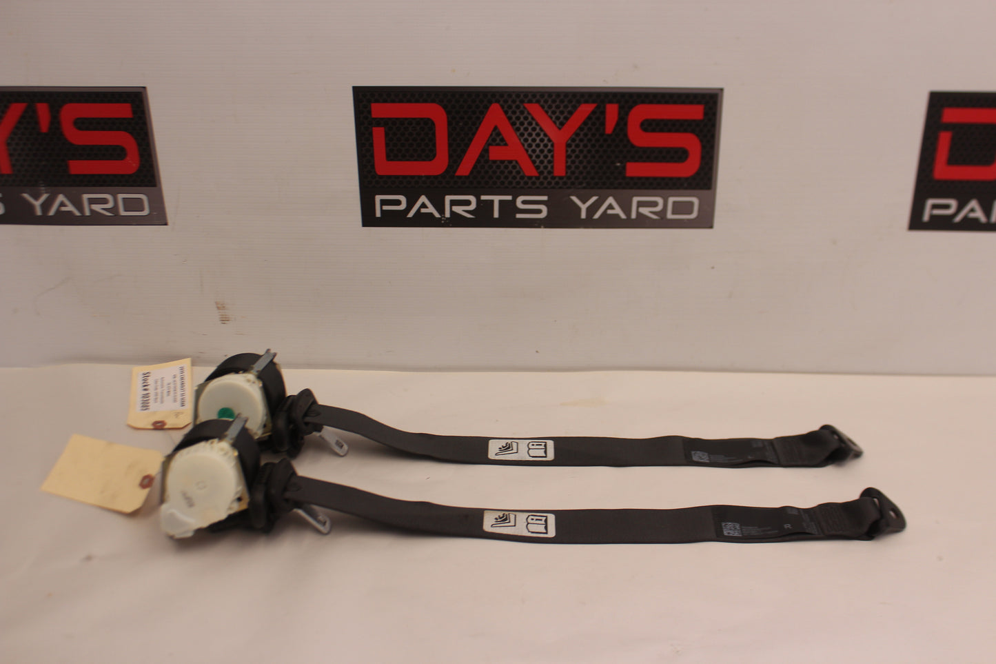 2015 Chevy SS Sedan Rear RH & LH Seat Belt Seatbelt Retractor OEM - Day's Parts Yard