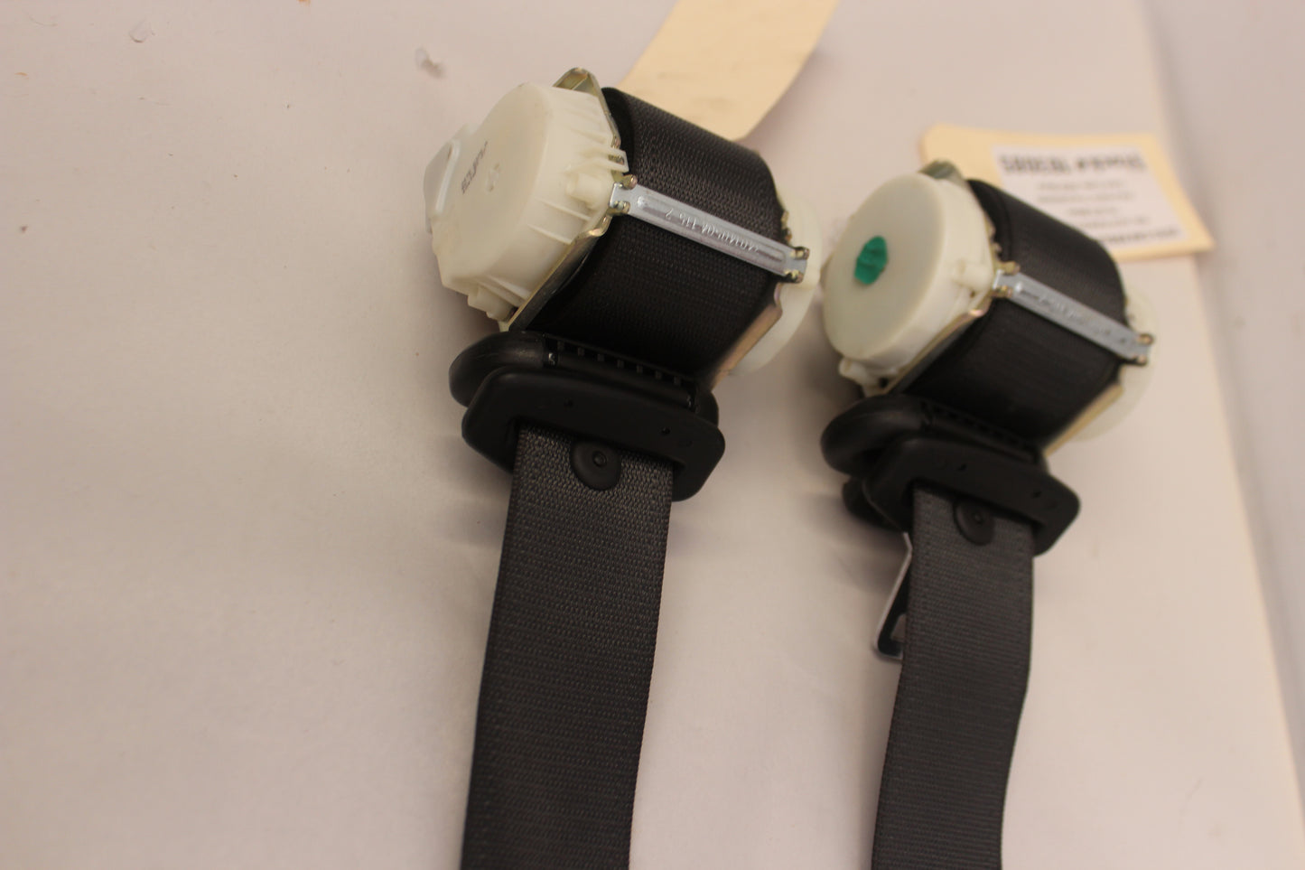 2015 Chevy SS Sedan Rear RH & LH Seat Belt Seatbelt Retractor OEM - Day's Parts Yard