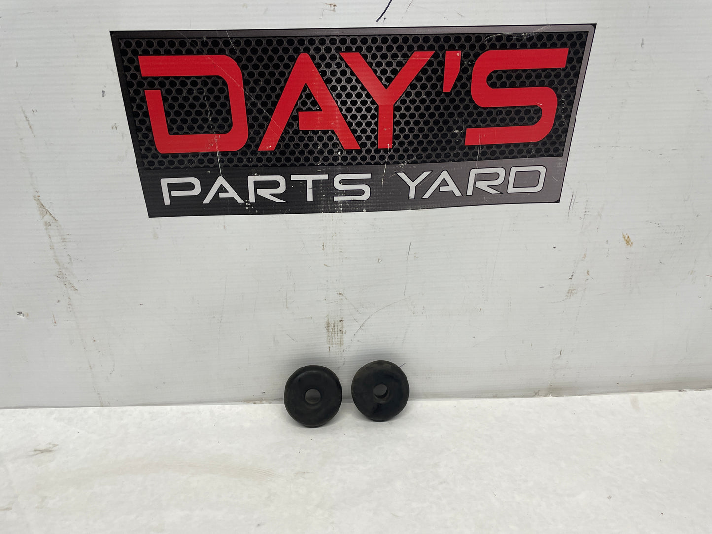 2006 Pontiac GTO Upper Radiator Side Rubber Bushings OEM - Day's Parts Yard