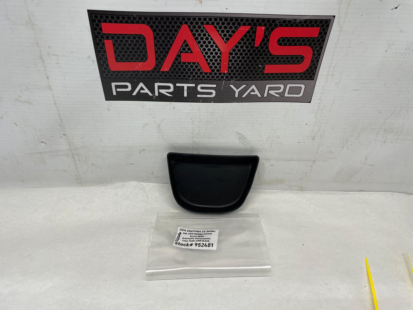 2005 Pontiac GTO Center Console Upper Top Rubber Insert OEM - Day's Parts Yard