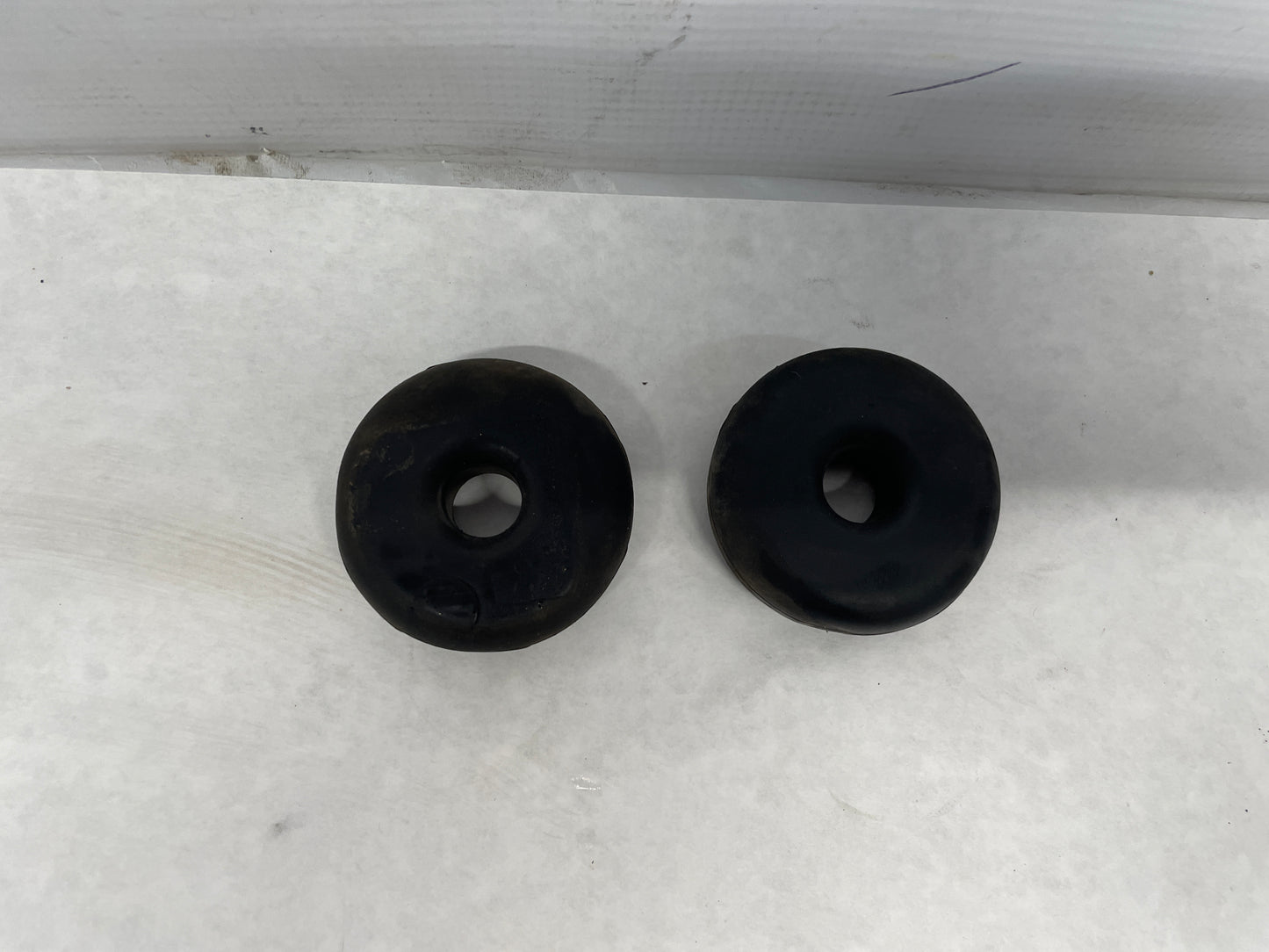 2006 Pontiac GTO Upper Radiator Side Rubber Bushings OEM - Day's Parts Yard