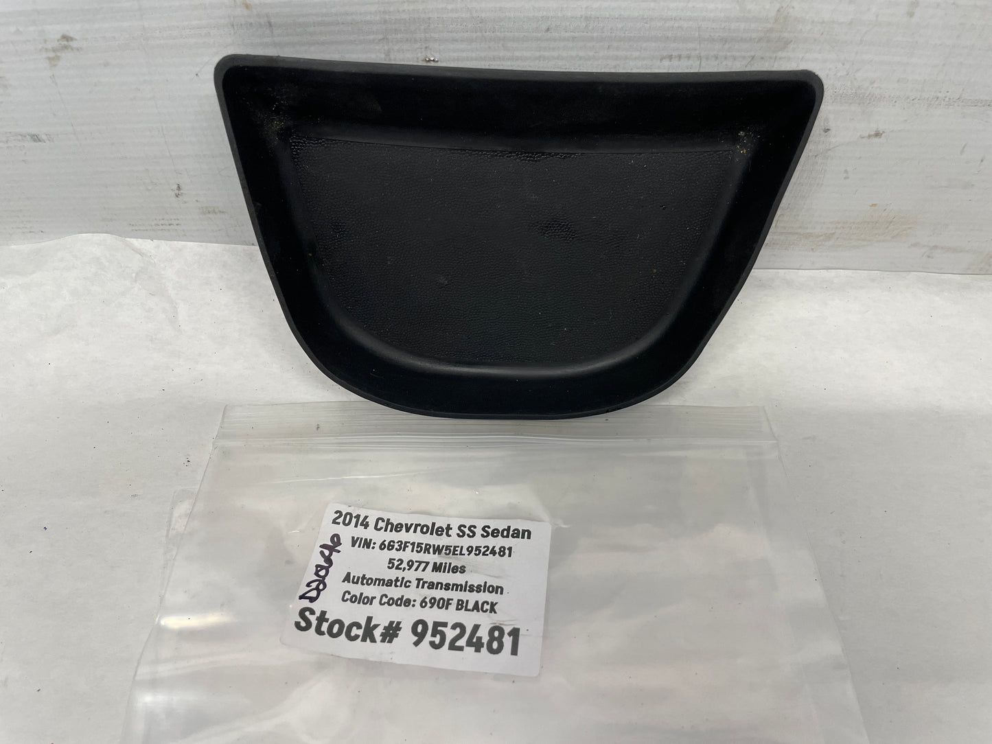 2005 Pontiac GTO Center Console Upper Top Rubber Insert OEM - Day's Parts Yard