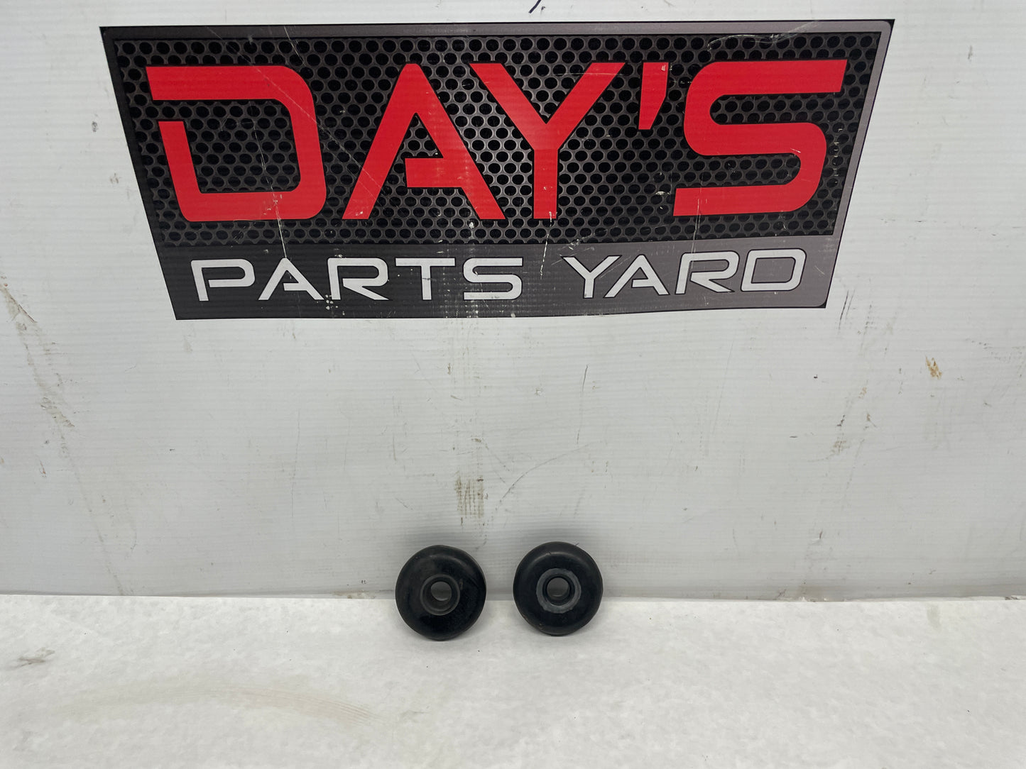 2006 Pontiac GTO Upper Radiator Side Rubber Bushings OEM - Day's Parts Yard