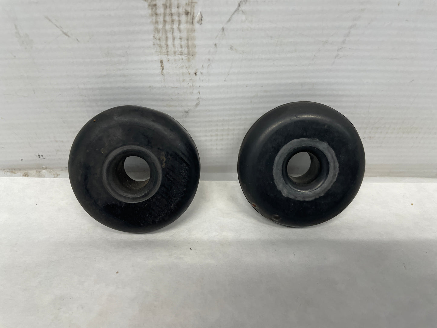 2006 Pontiac GTO Upper Radiator Side Rubber Bushings OEM - Day's Parts Yard