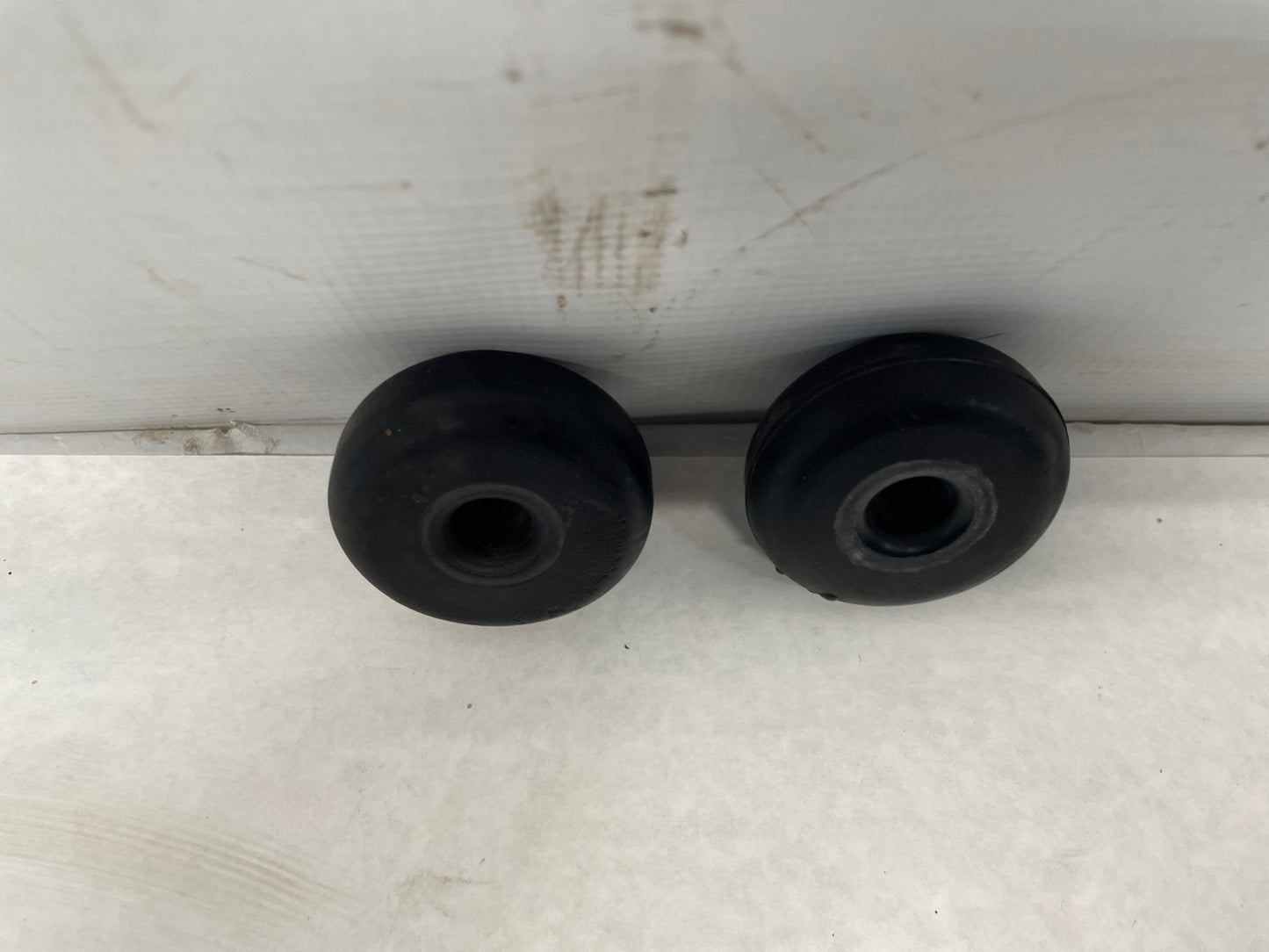 2006 Pontiac GTO Upper Radiator Side Rubber Bushings OEM - Day's Parts Yard