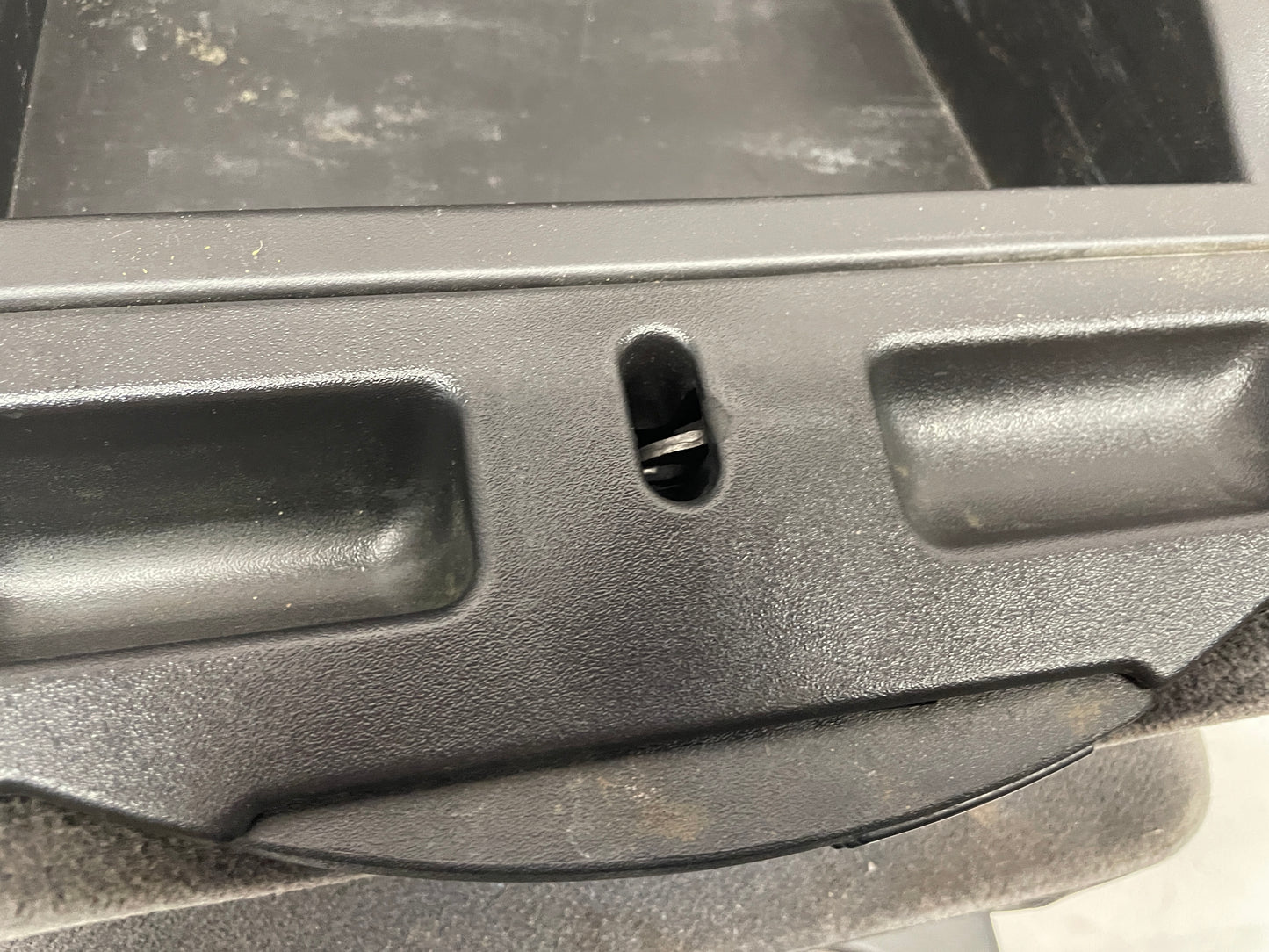 2004 GMC Sierra K1500 Front Center Console Arm Rest Jump Seat Grey Cloth OEM - Day's Parts Yard