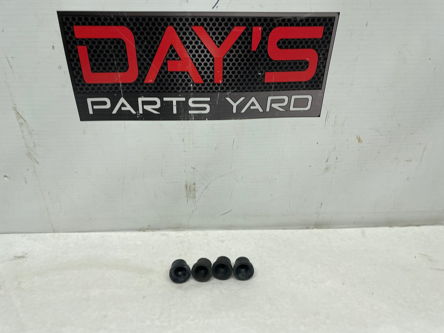 2006 Pontiac GTO Engine Motor Coil Cover Rubber Bushings OEM - Day's Parts Yard