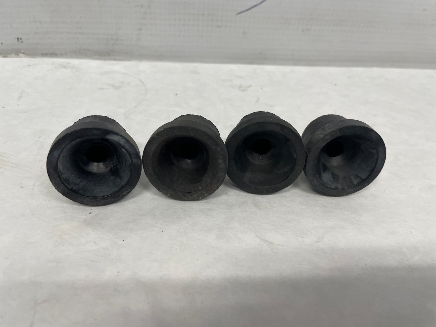 2006 Pontiac GTO Engine Motor Coil Cover Rubber Bushings OEM - Day's Parts Yard