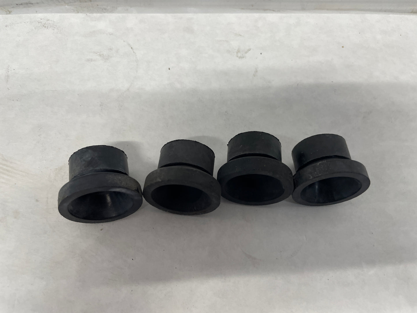 2006 Pontiac GTO Engine Motor Coil Cover Rubber Bushings OEM - Day's Parts Yard