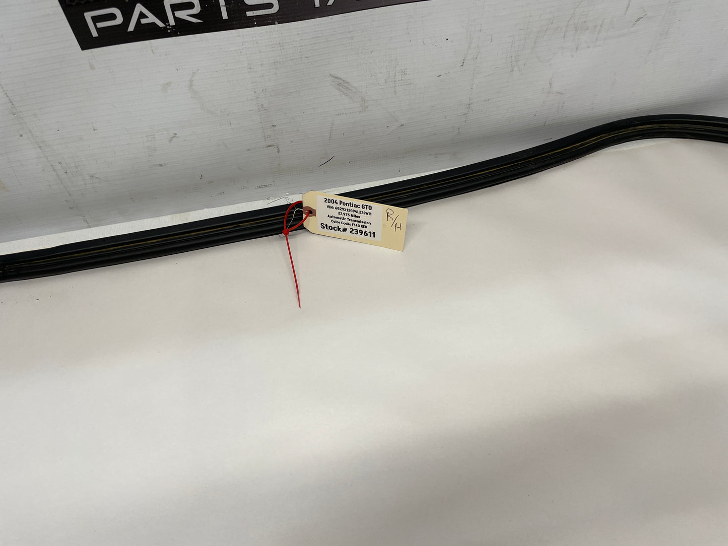 2004 Pontiac GTO RH Passenger Window Belt Molding Trim OEM - Day's Parts Yard
