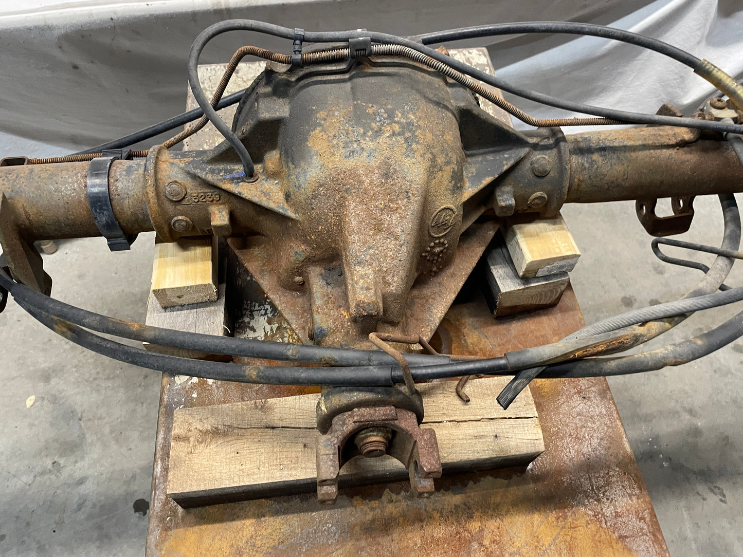 2004 GMC Sierra K1500 Rear End Axle Carrier Rearend Differential 3.73 LSD OEM - Day's Parts Yard