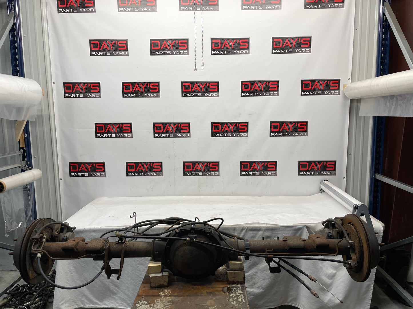 2004 GMC Sierra K1500 Rear End Axle Carrier Rearend Differential 3.73 LSD OEM - Day's Parts Yard