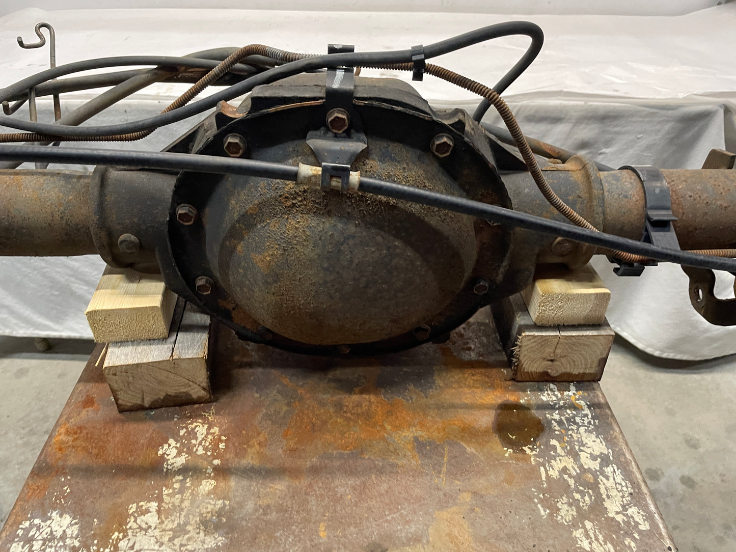 2004 GMC Sierra K1500 Rear End Axle Carrier Rearend Differential 3.73 LSD OEM - Day's Parts Yard